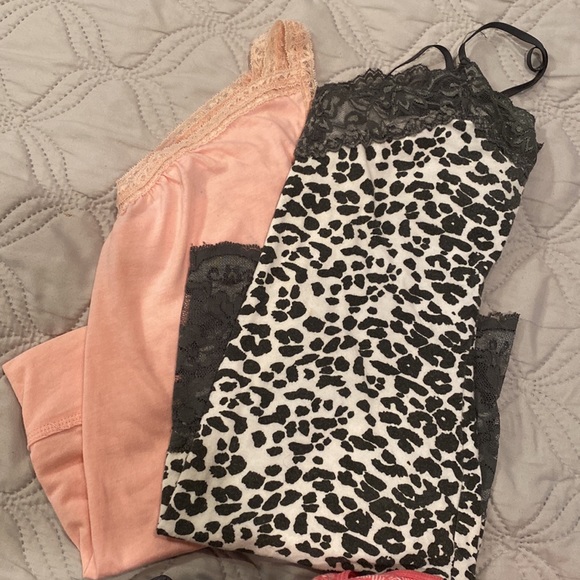 Bundle of Spaghetti strap tanks - Picture 4 of 9